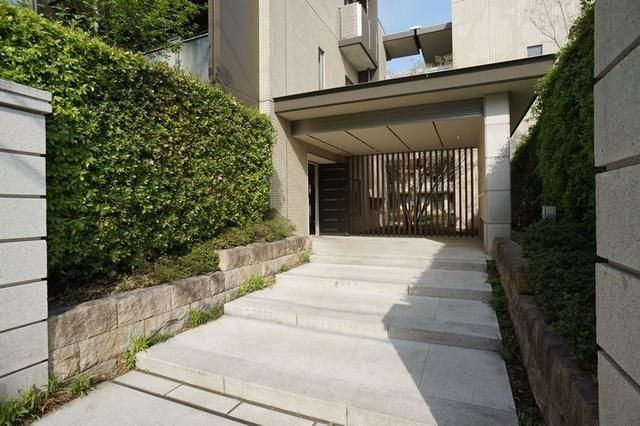 プライムメゾン武蔵野の杜のエントランス