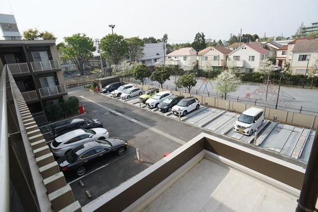 プライムメゾン武蔵野の杜の駐車場