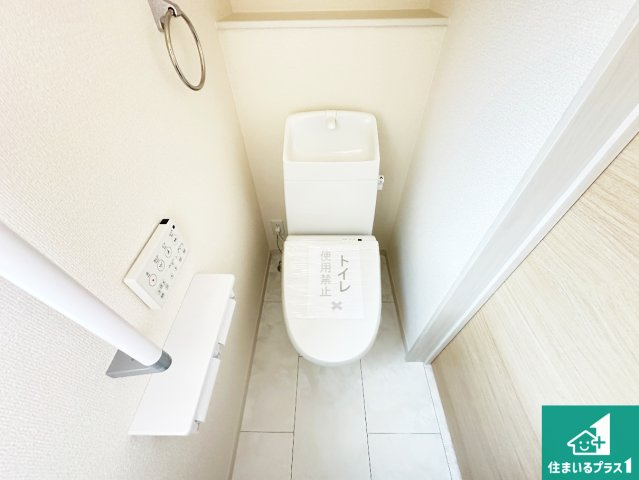 ●奈良市押熊町　第4期　新築一戸建てのトイレ|1・2階の2ヶ所にあるので、朝の忙しい時間の順番待ちもなく、深夜の利用にも大変便利です。