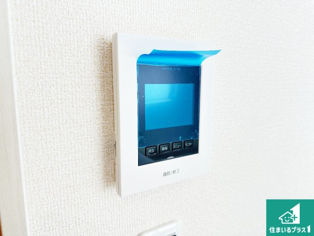 ●奈良市押熊町　第4期　新築一戸建ての防犯設備|カラーモニターインターホン！声だけでなく来訪者の姿や顔がモニターで確認できるので、小さなお子様がいらっしゃるご家庭でも安心できます！