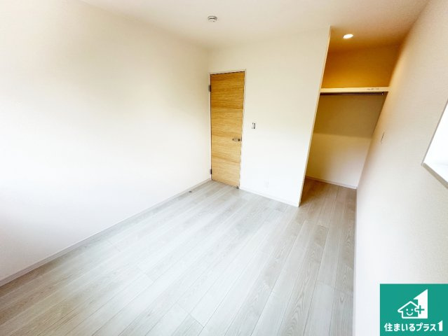 ●奈良市押熊町　第4期　新築一戸建ての洋室|シンプルな洋室は、自分好みのインテリアが楽しめます♪ご家族とインテリアや家具を選びに行くのは物件購入時の醍醐味の一つです。ぜひお楽しみください♪