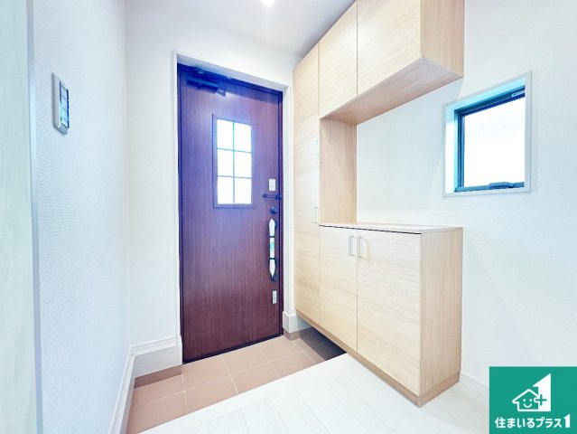 ●奈良市押熊町　第4期　新築一戸建ての玄関|シューズボックスにはたくさんの靴が収納できるので玄関周りはいつもスッキリ！ご家族が増えても安心！