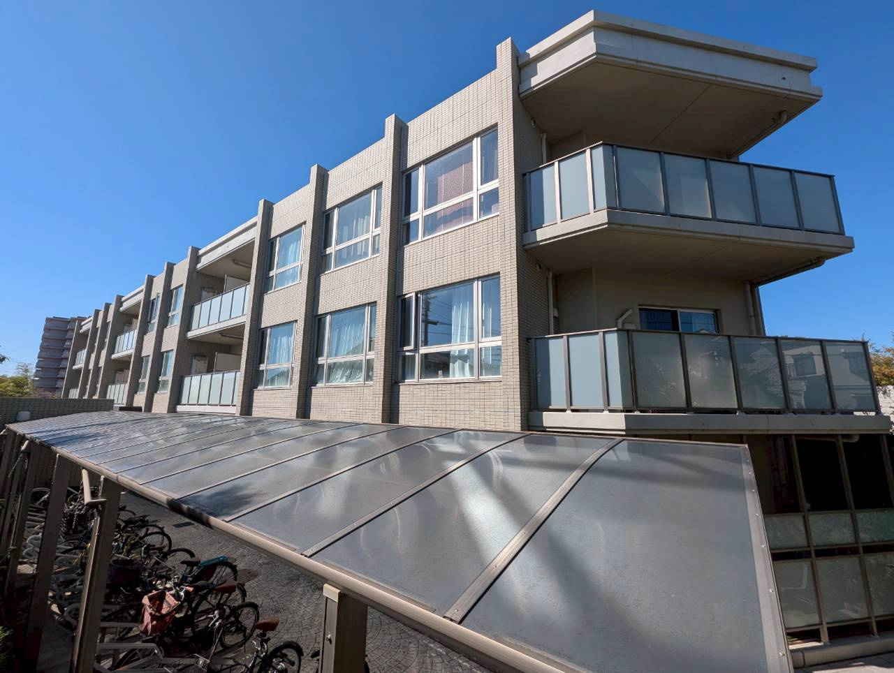 Y´s　Court　千里山の外観