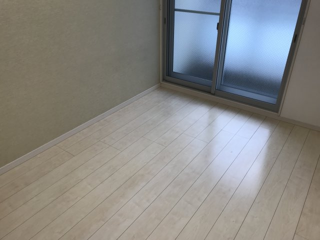 リブリ・興の洋室