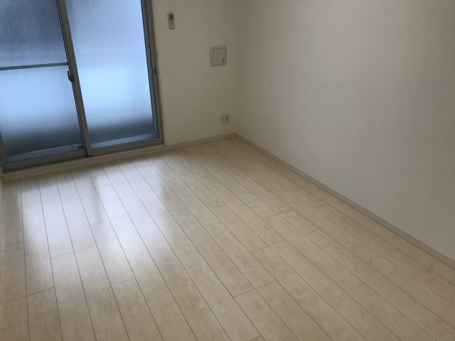 リブリ・興の洋室