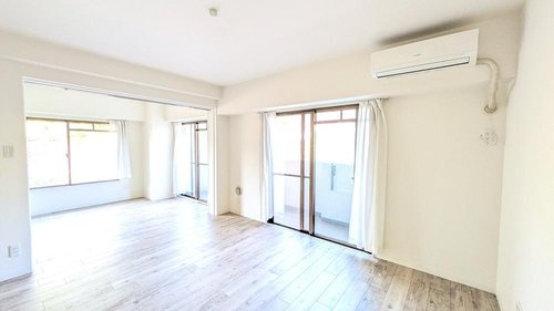 【居間・リビング】 | ロイヤルステージ海老名 | ゆったりとしたリビングです