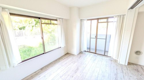 【洋室】 | ロイヤルステージ海老名 | 明るい洋室です