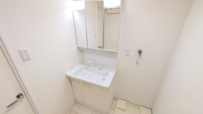 【独立洗面台】 | ロイヤルステージ海老名 | 独立洗面台、小物を置くことができて便利です