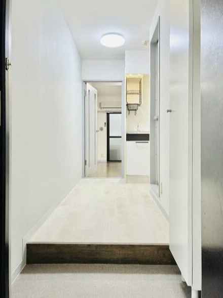 リシェス明大前の玄関