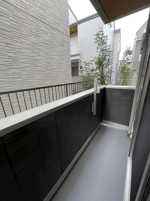 LULL SETAGAYA　角部屋　宅配BOX　防犯カメラ　敷地内ゴミ置場のバルコニー