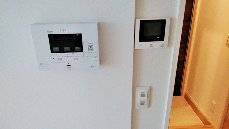 LULL SETAGAYA　角部屋　宅配BOX　防犯カメラ　敷地内ゴミ置場のセキュリティ