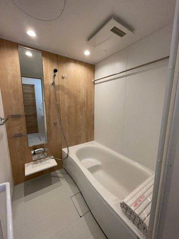 LULL SETAGAYA　角部屋　宅配BOX　防犯カメラ　敷地内ゴミ置場の浴室