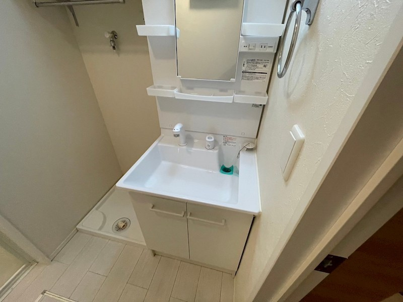 LULL SETAGAYA　角部屋　宅配BOX　防犯カメラ　敷地内ゴミ置場の洗面所