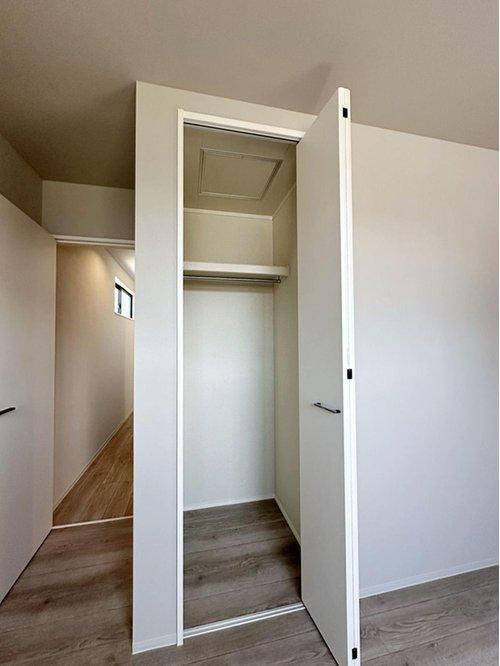 府中町浜田2丁目 No.2の収納|全居室収納☆
5.8帖洋室のクローゼットです♪