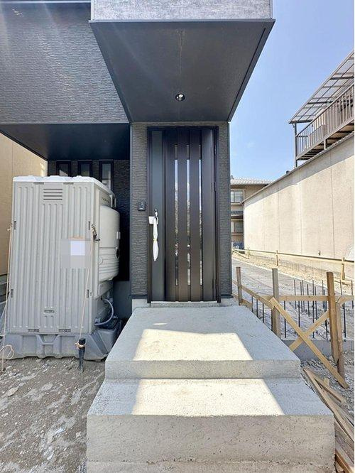 府中町浜田2丁目 No.2の玄関|玄関ポーチ☆
屋根も付いており、雨が降っても濡れる心配はありません♪