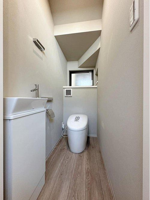 府中町浜田2丁目 No.2のトイレ|1階ウォシュレットトイレ☆
各階にウォシュレットトイレがついています♪