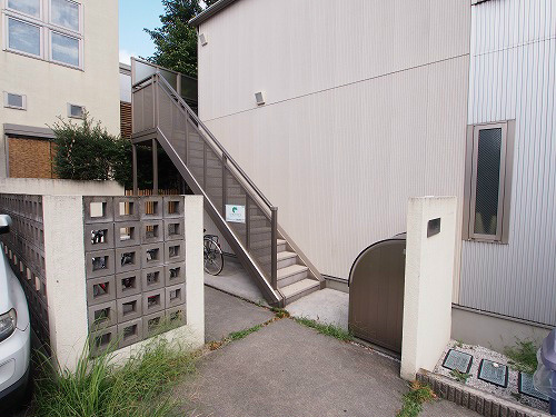 ＹＫＬ　ＦＬＡＴのエントランス