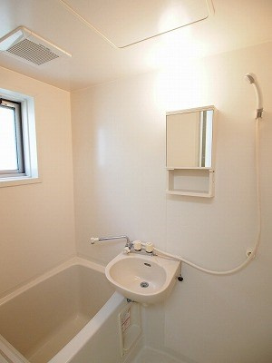 ＹＫＬ　ＦＬＡＴの浴室