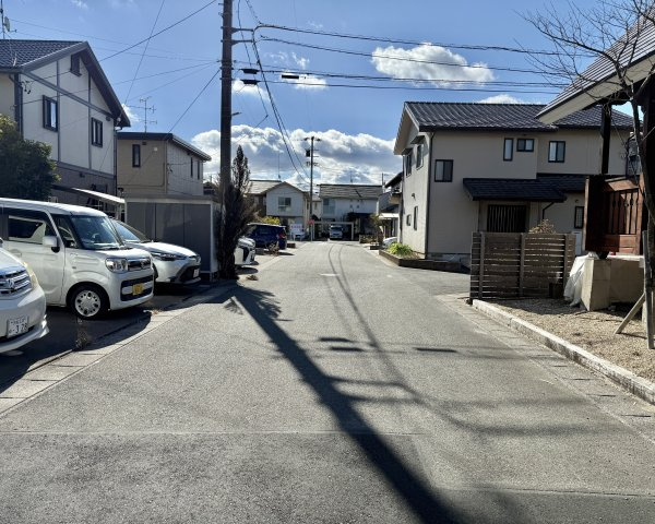 中央区雄踏　1期　全3棟の前面道路含む現地写真|前面道路南側を向いて撮影しました。