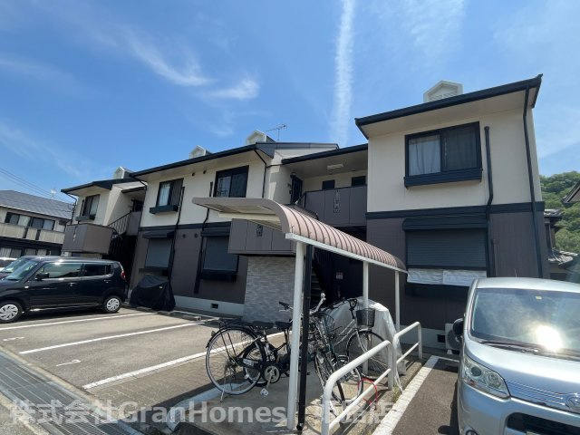 シャルムコートの外観