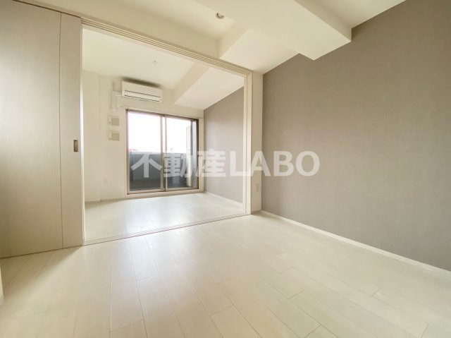 レジュールアッシュウエストレジスの洋室