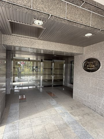 【エントランス】 | 学区：有鹿小学校まで徒歩８分とお子様の通学