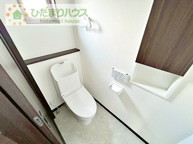 【トイレ】 | 坂東市沓掛　新築戸建 | 小窓が付いているので、トイレも明るい空間になっております♪