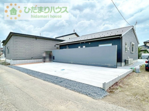 【駐車場】 | 坂東市沓掛　新築戸建 | ゆったりとしたカースペースで、ファミリーカーや軽自動車もラクラク駐車出来ますね♪