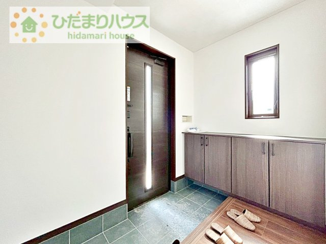 【玄関】 | 坂東市沓掛　新築戸建 | 使い勝手の良い大きなシューズボックス☆乱雑になりがちな玄関をスッキリ見せてくれます！