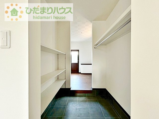 【設備】 | 坂東市沓掛　新築戸建 | 土間の玄関シューズクロークならアウトドア用品やベビーカーも土汚れを気にせずスッキリ収納できます！