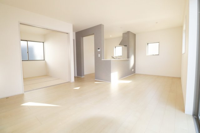 須賀川市森宿字安積田　　　　5号棟　　　西袋第1小学校、西袋中学区　の居間・リビング