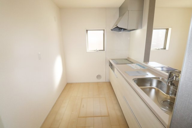 須賀川市森宿字安積田　　　　5号棟　　　西袋第1小学校、西袋中学区　の居間・リビング|※同社施工例