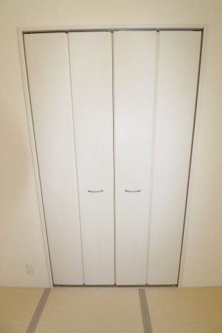 須賀川市森宿字安積田　　　　5号棟　　　西袋第1小学校、西袋中学区　の居間・リビング|※同社施工例