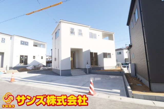 須賀川市森宿字安積田　　　　5号棟　　　西袋第1小学校、西袋中学区　の外観|南西側から見た駐車場を含む外観