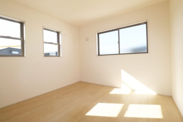 須賀川市森宿字安積田　　　　5号棟　　　西袋第1小学校、西袋中学区　の洋室