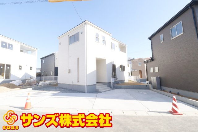 須賀川市森宿字安積田　　　　5号棟　　　西袋第1小学校、西袋中学区　の外観|西側から見た駐車場を含む外観