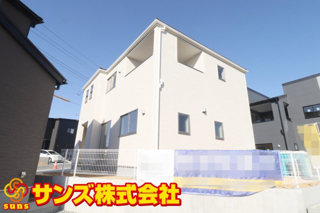 須賀川市森宿字安積田　　　　5号棟　　　西袋第1小学校、西袋中学区　の外観|東側から見た駐車場を含む外観