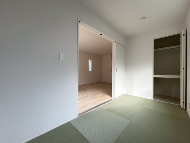 クワイエ　一宮市三条第6　全4区画分譲の和室|一室あると便利な和室は、ご来客時はもちろん、お子様のお昼寝や遊び場、寝室としてもご利用いただけます。
日本の良き文化を引き継ぐ、色々な用途で使える、癒しの空間です。