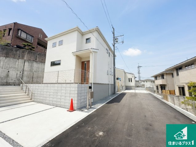 ●29(土)30(日)現地案内可能！　奈良市押熊町　全5邸の前面道路含む現地写真|周辺は閑静な住宅街！前面道路広々で車の出し入れも便利です。駐車が苦手な方でも安心して車庫入れできます！
