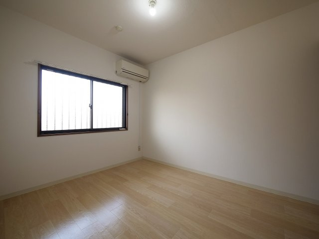 ロンディーネ福田の洋室