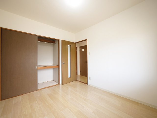 ロンディーネ福田の洋室