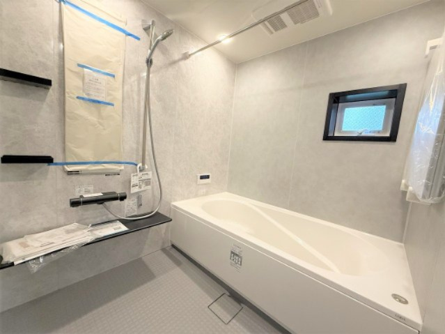 【浴室】 | 【仲介手数料２７０万円が無料！！】■延床９７平米■３ＬＤＫ＋車庫■リビングは吹抜け天井 | 施工実績例
【諸費用２７０万円ＯＦＦ！！】
■延床９７平米！
■３ＬＤＫ＋車庫
■リビングは吹抜け天井！
■ＺＥＨ水準住宅！
■省エネ性能ラベル！