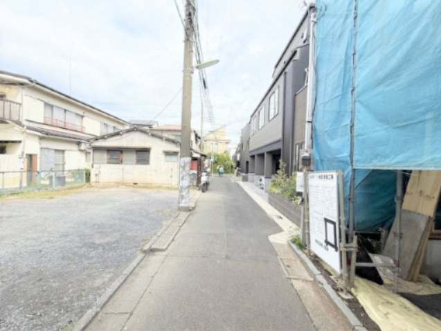 【前面道路含む現地写真】 | 【仲介手数料２７０万円が無料！！】■延床９７平米■３ＬＤＫ＋車庫■リビングは吹抜け天井 | 【諸費用２７０万円ＯＦＦ！！】
詳細は「物件概要」の「諸費用」欄をご確認下さい！
■延床９７平米！
■３ＬＤＫ＋車庫
■リビングは吹抜け天井！
■ＺＥＨ水準住宅！
■省エネ性能ラベル！