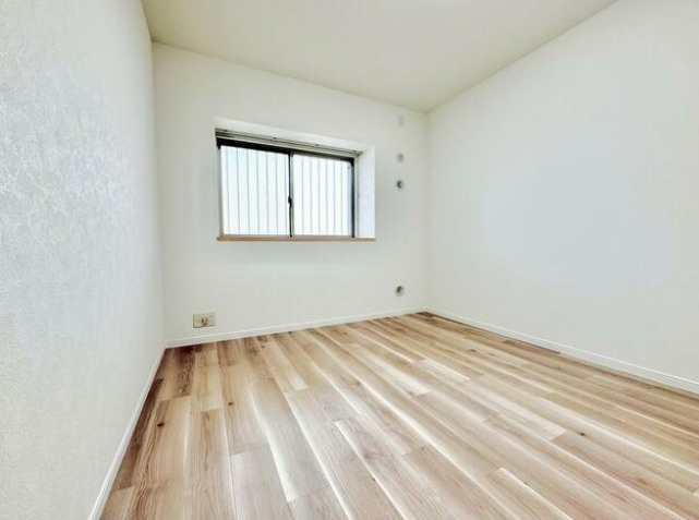 アルフィーネステーションプラザ春日の洋室