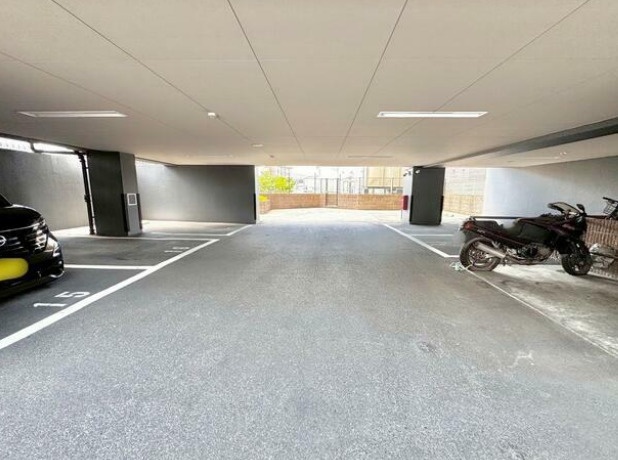 アルフィーネステーションプラザ春日の駐車場