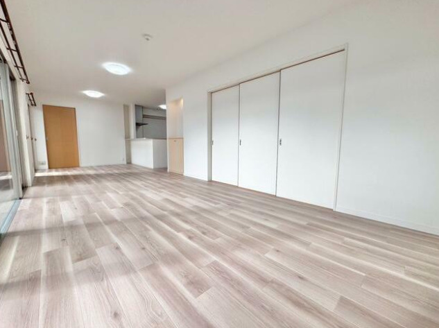 アルフィーネステーションプラザ春日の居間・リビング