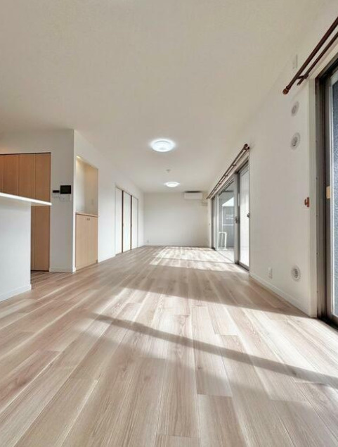 アルフィーネステーションプラザ春日の居間・リビング