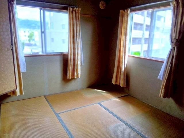 高知市愛宕町３丁目　中古一戸建ての和室|陽当たり◎ゆったりとした和の時間