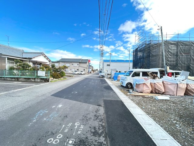 クワイエ　一宮市三条第6　全4区画分譲の前面道路含む現地写真|「現地（2025年11月7日）撮影」　
■前面道路　
■ヤマダ不動産　株式会社リライフ