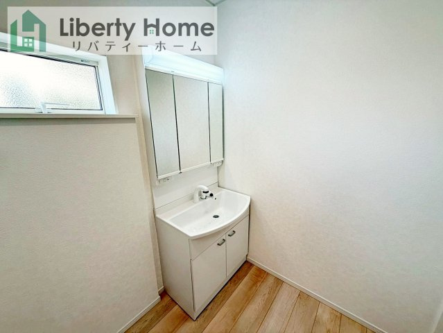 土浦市小岩田東第4　新築戸建　1号棟の独立洗面台